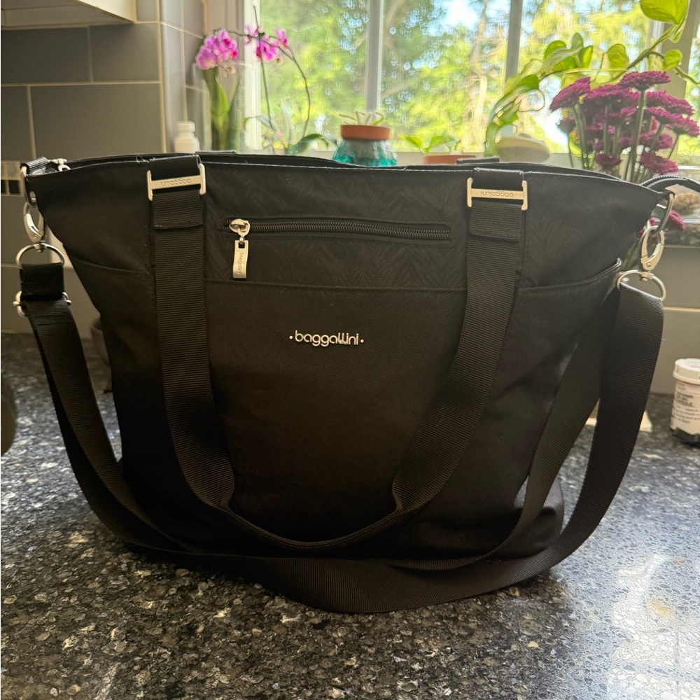 Baggallini Avenue Tote
